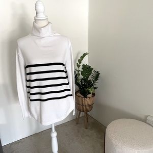 Turtle neck barely used! not very thick so it’s good for spring as well!
